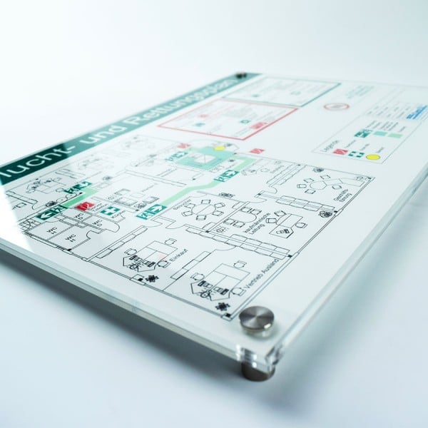 piano-evacuazione Esempio di piantina realizzata su plexiglass con materiale fotoluminescente